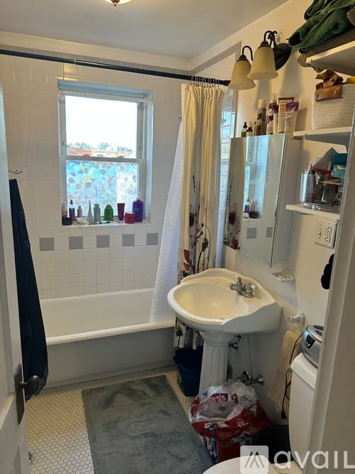 Somerville Apartment: 38 Day St