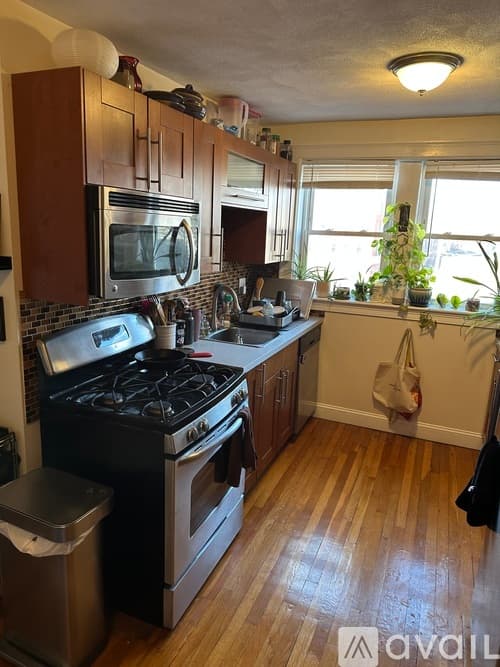Somerville Apartment: 38 Day St