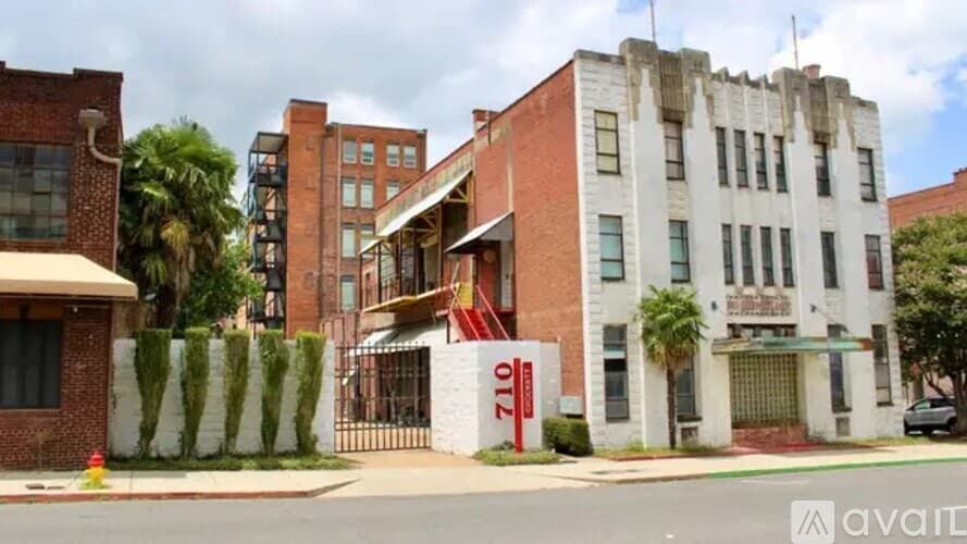 Shreveport Apartment: 710 Crockett Street