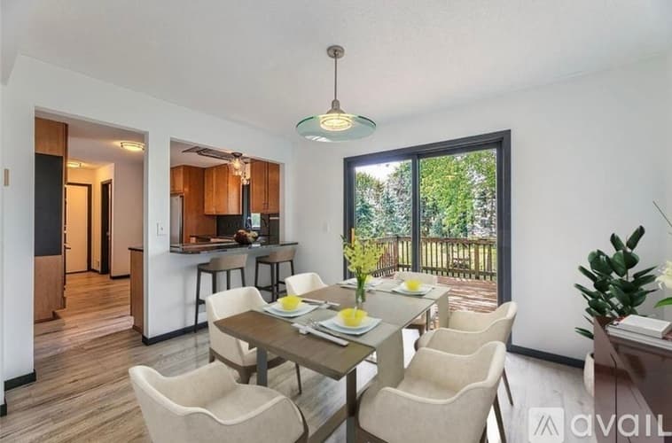 Apple Valley House: 7400 157th St W