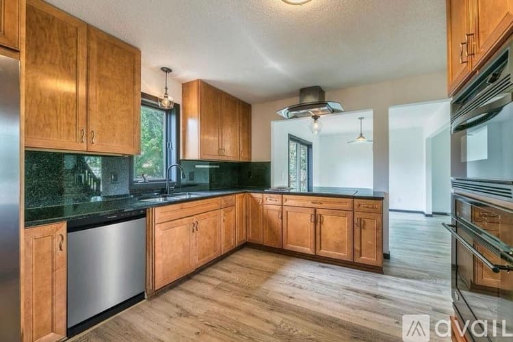 Apple Valley House: 7400 157th St W