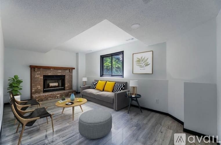 Apple Valley House: 7400 157th St W