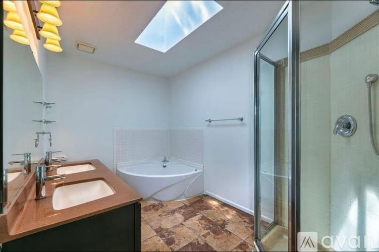 Apple Valley House: 7400 157th St W