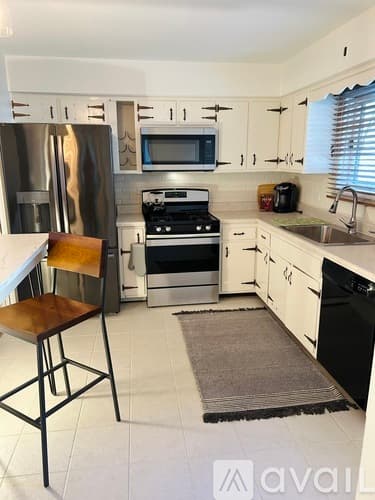 Lake Forest Townhome: 335 Scott Street