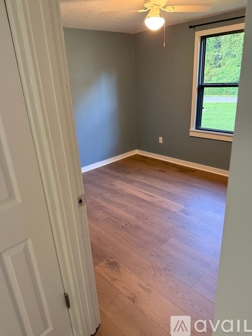 Woodbine House: 144 Hutchinson Court