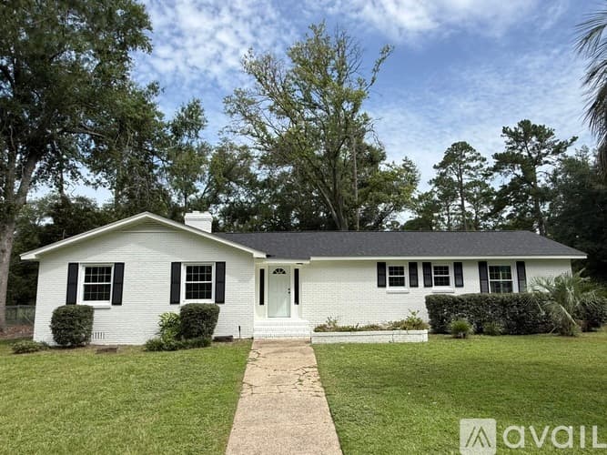 Valdosta House: 600 W Park Ave