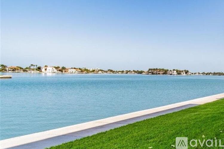 South Pasadena Condo: 7560 Bay Island Drive South