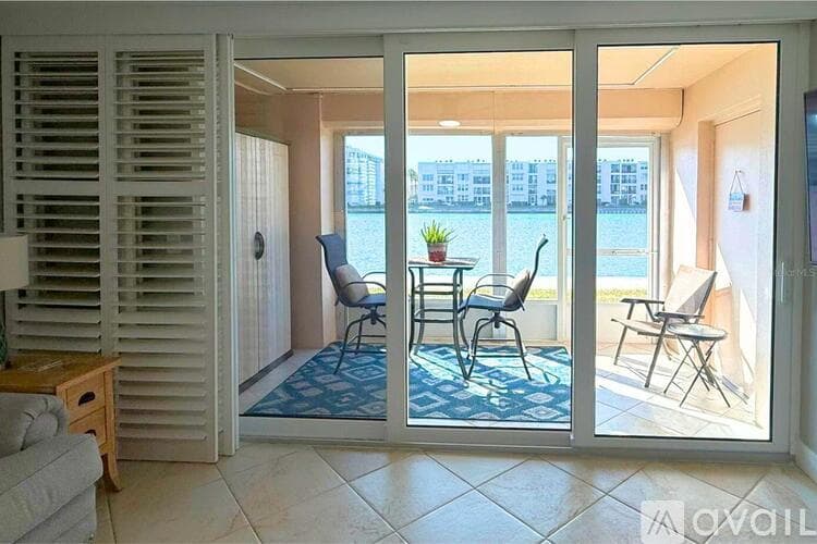 South Pasadena Condo: 7560 Bay Island Drive South