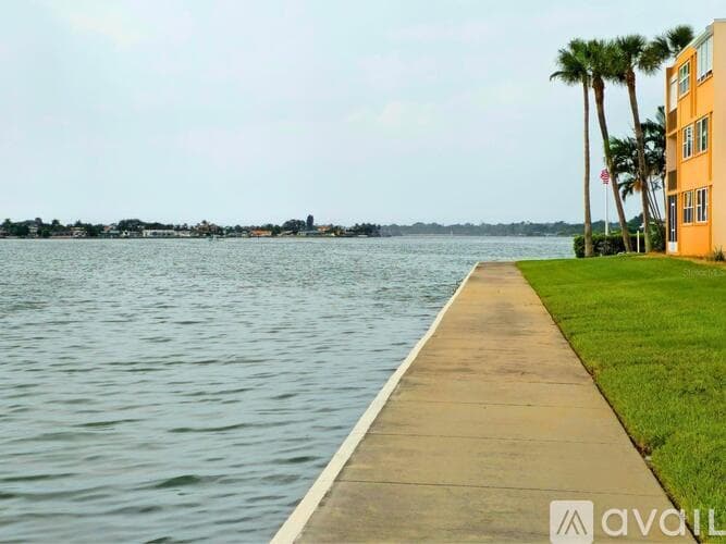 South Pasadena Condo: 7560 Bay Island Drive South