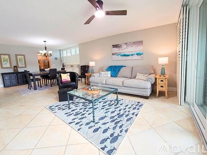 South Pasadena Condo: 7560 Bay Island Drive South