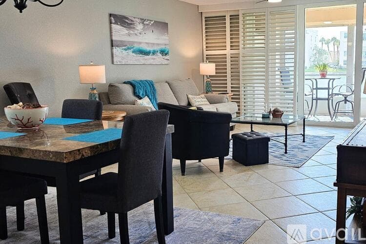 South Pasadena Condo: 7560 Bay Island Drive South