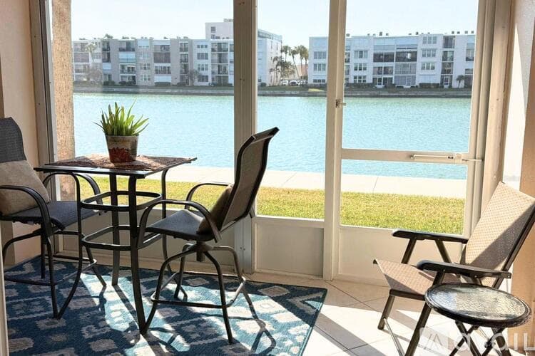 South Pasadena Condo: 7560 Bay Island Drive South