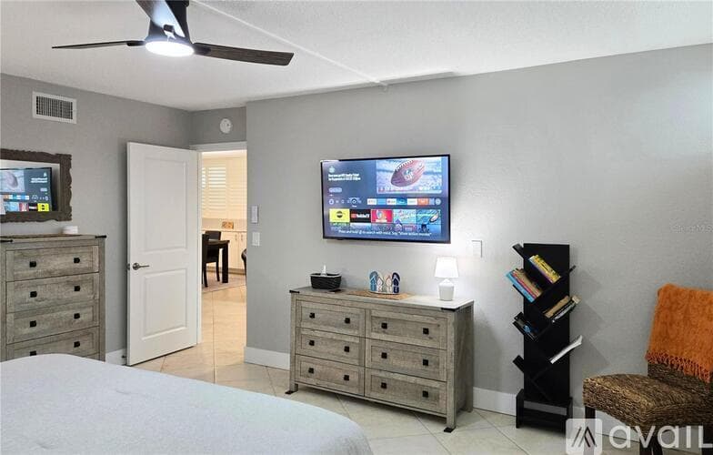 South Pasadena Condo: 7560 Bay Island Drive South