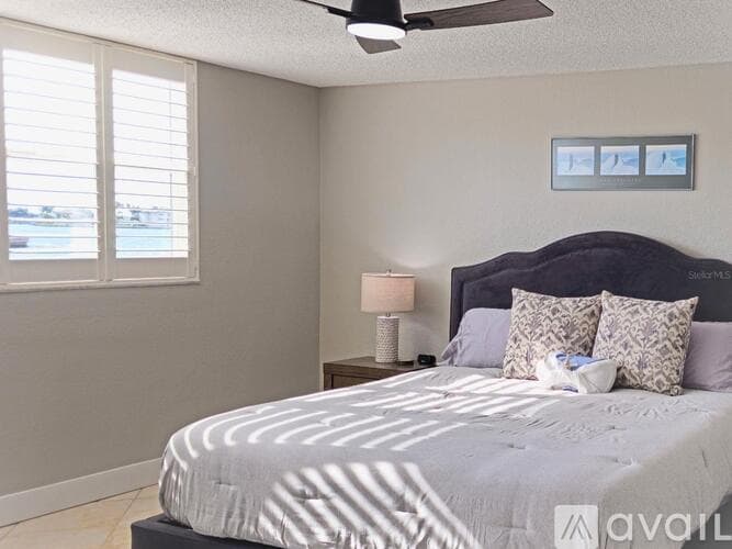 South Pasadena Condo: 7560 Bay Island Drive South
