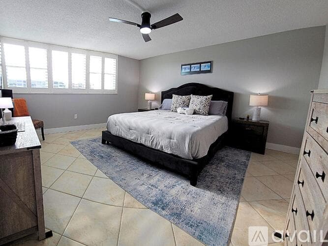 South Pasadena Condo: 7560 Bay Island Drive South
