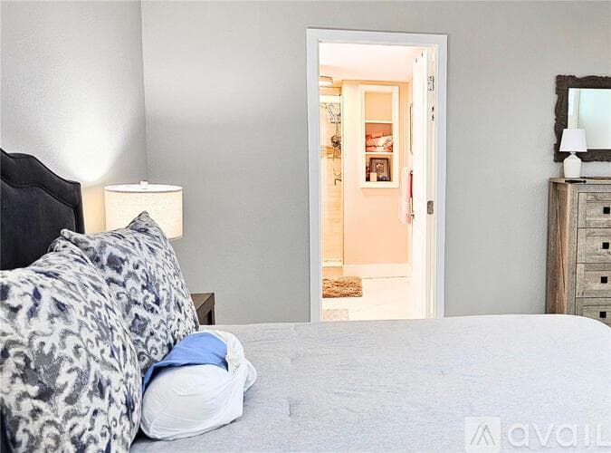 South Pasadena Condo: 7560 Bay Island Drive South
