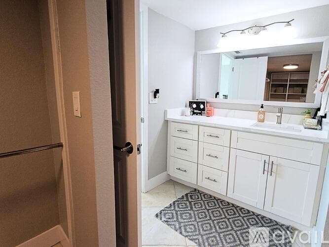 South Pasadena Condo: 7560 Bay Island Drive South