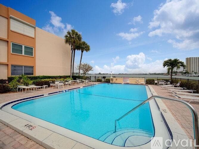 South Pasadena Condo: 7560 Bay Island Drive South