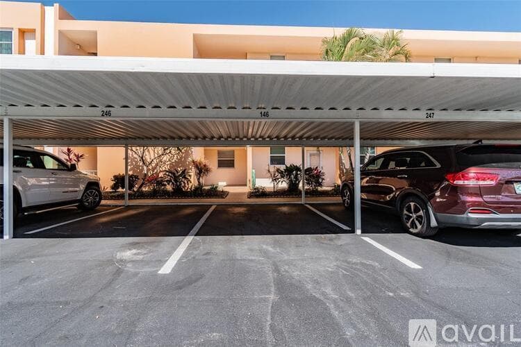 South Pasadena Condo: 7560 Bay Island Drive South
