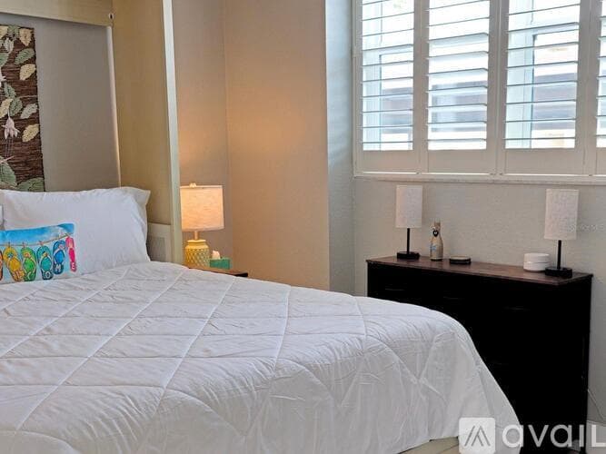 South Pasadena Condo: 7560 Bay Island Drive South