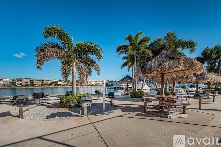 South Pasadena Condo: 7560 Bay Island Drive South