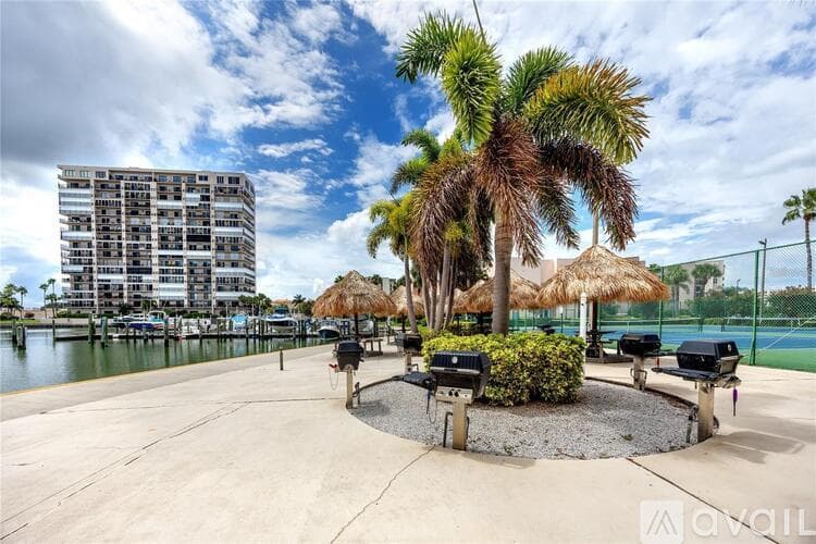 South Pasadena Condo: 7560 Bay Island Drive South