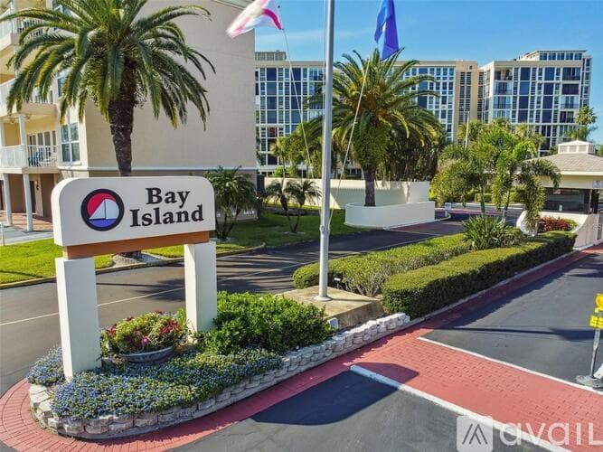South Pasadena Condo: 7560 Bay Island Drive South