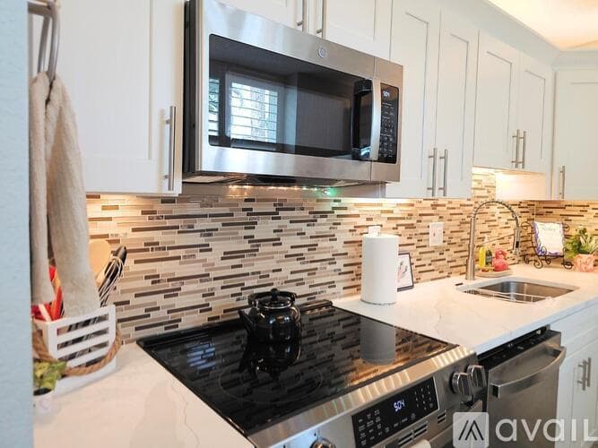 South Pasadena Condo: 7560 Bay Island Drive South