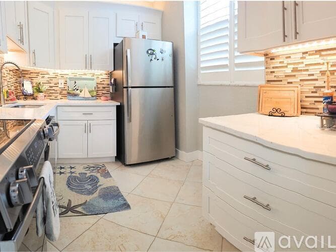 South Pasadena Condo: 7560 Bay Island Drive South