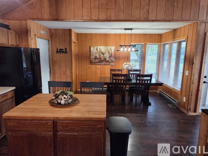 Somerset House: 2184 Island Drive