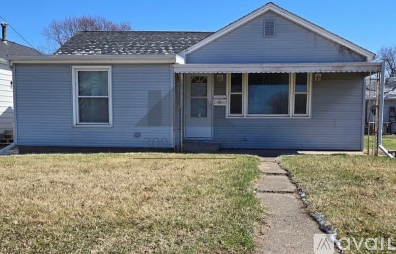 East Moline House: 2820 Kennedy Dr
