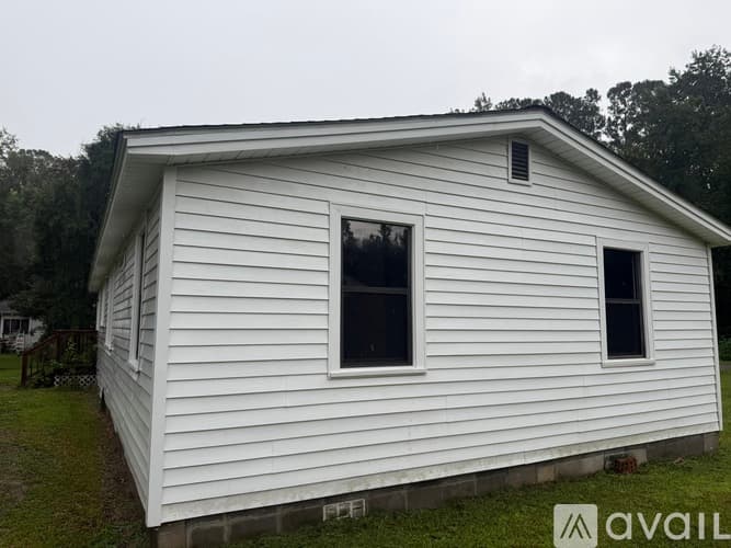 Woodbine House: 144 Hutchinson Court