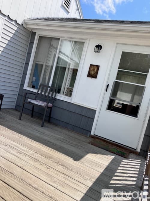 Wells House: 14 Integrity Wy