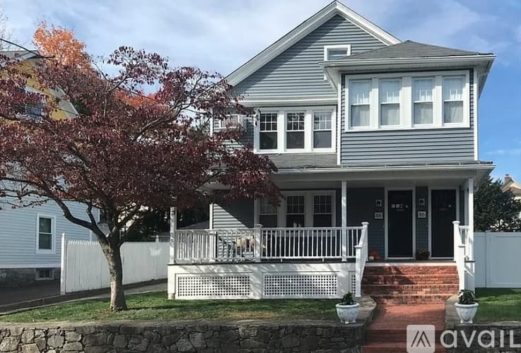 Fairfield Apartment: 86 Querida Street