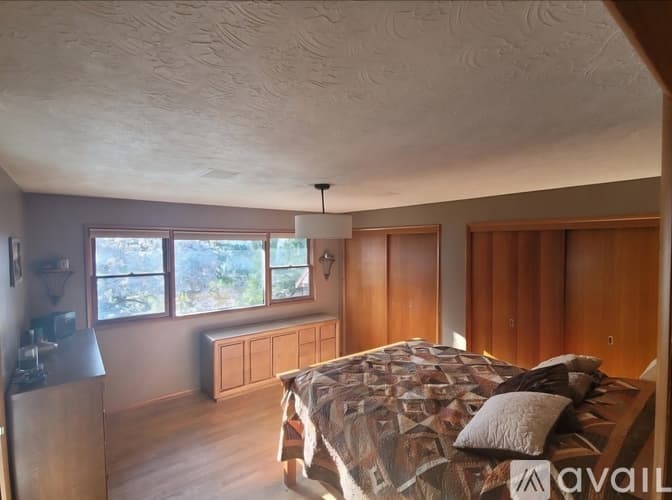 Vancouver House: 4212 NW Lavina St