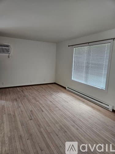 Eau Claire House: 3516 Lana Ln