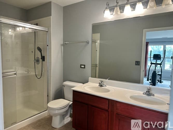 Lakemoor House: 659 Arbor Cir
