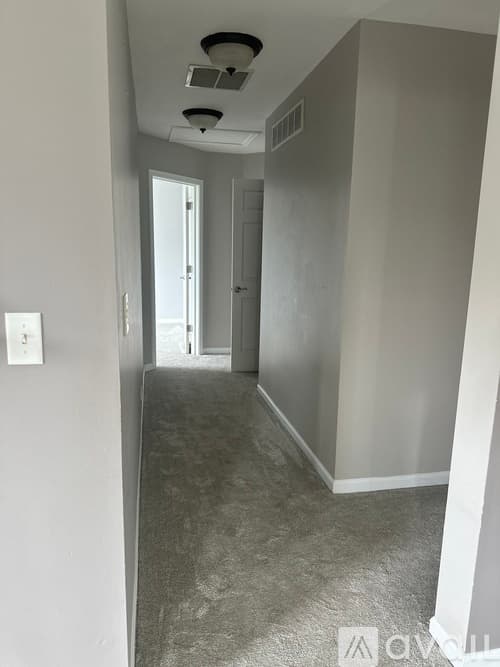 Lakemoor House: 659 Arbor Cir