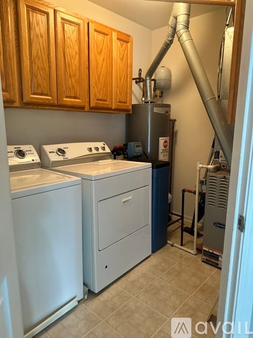 Lakemoor House: 659 Arbor Cir