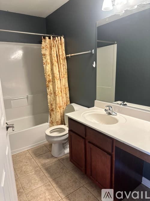 Lakemoor House: 659 Arbor Cir