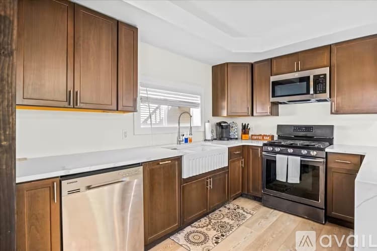 Ventnor City House: 5109 Winchester Ave