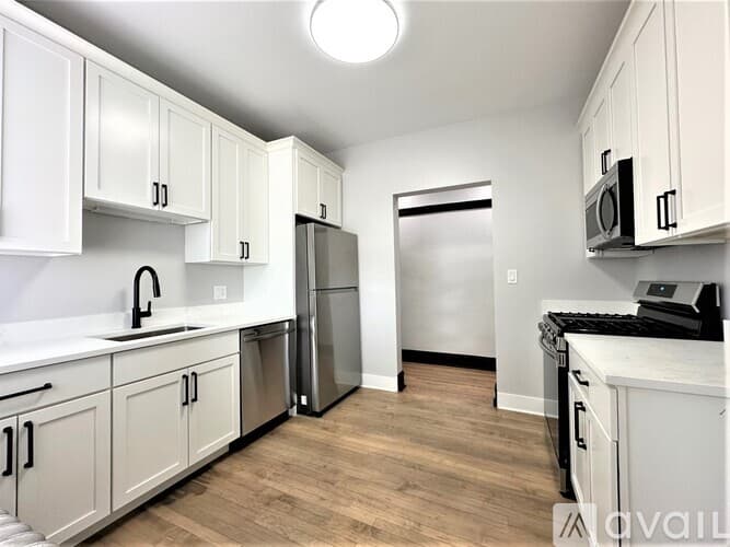 Chicago Apartment: 1400 W Summerdale Ave