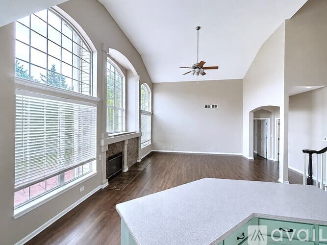 Naperville House: 627 Conestoga Rd