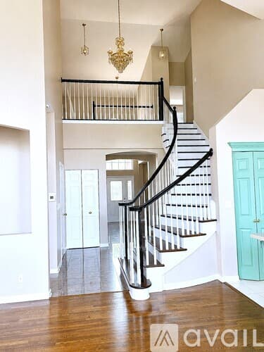 Naperville House: 627 Conestoga Rd