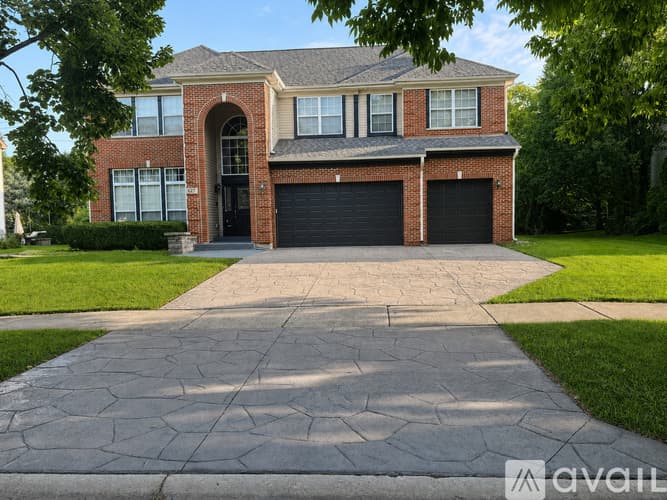 Naperville House: 627 Conestoga Rd