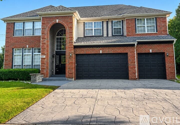 Naperville House: 627 Conestoga Rd