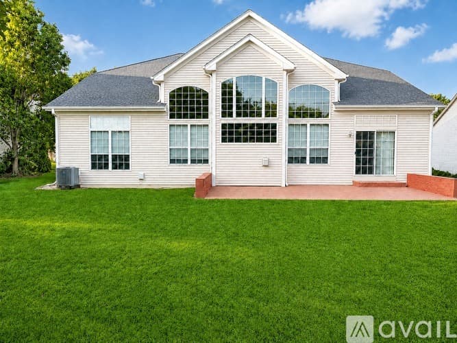 Naperville House: 627 Conestoga Rd