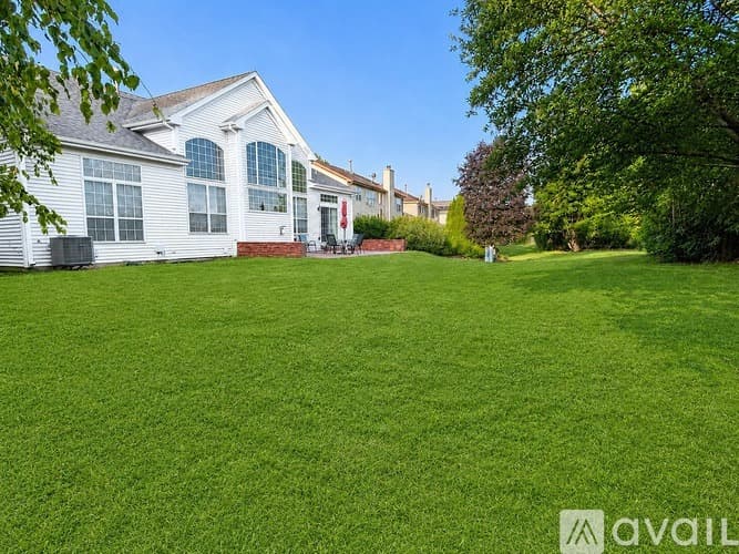 Naperville House: 627 Conestoga Rd