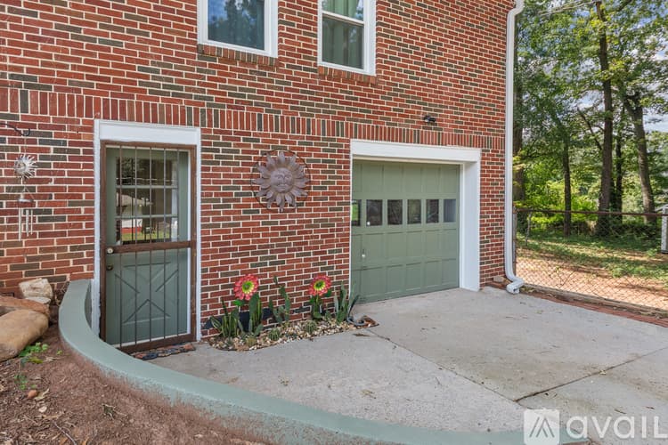 Atlanta House: 1375 Funston St SE