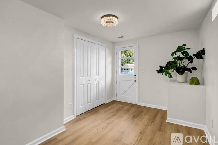 Atlanta House: 1375 Funston St SE